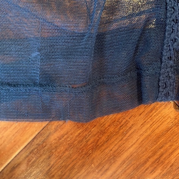 Willow & Clay sheer embellished navy top size medium - Picture 9 of 9